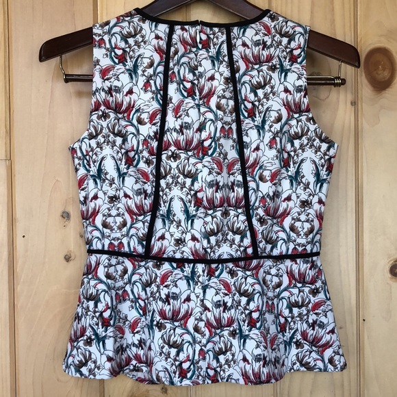 Banana Republic Sleeveless Blouse EUC size 2Petite - Picture 2 of 6